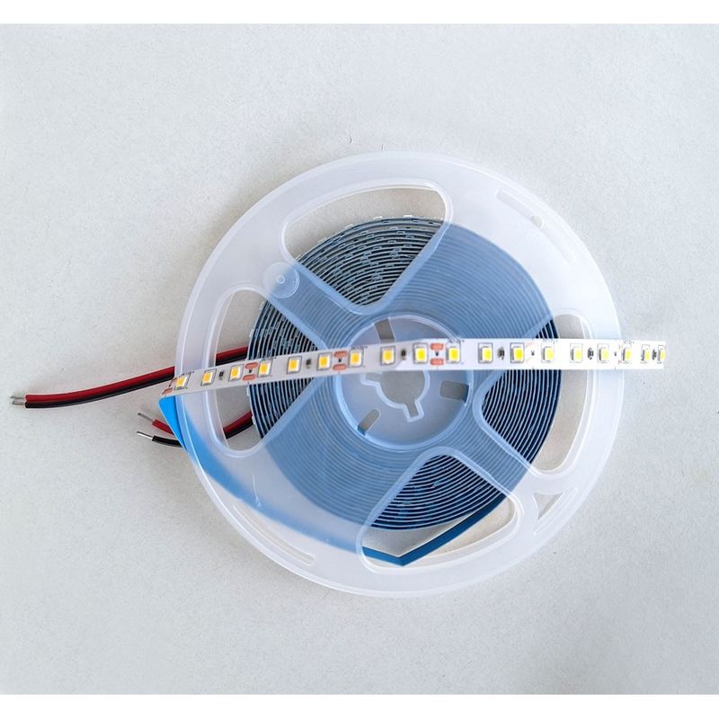 PCB branco não impermeável 2835 LED Strip 120LED Emitir cor 3000K/4000K/6000K 5m/rolo 120° Ângulo de feixe