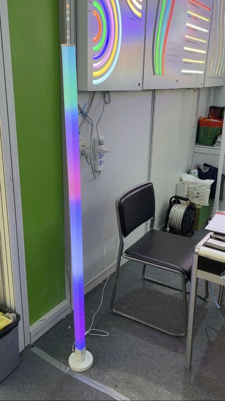 Lâmpada de piso de canto LED RGB Home.hotel.lighting Função decorativa para sala de estar moderna