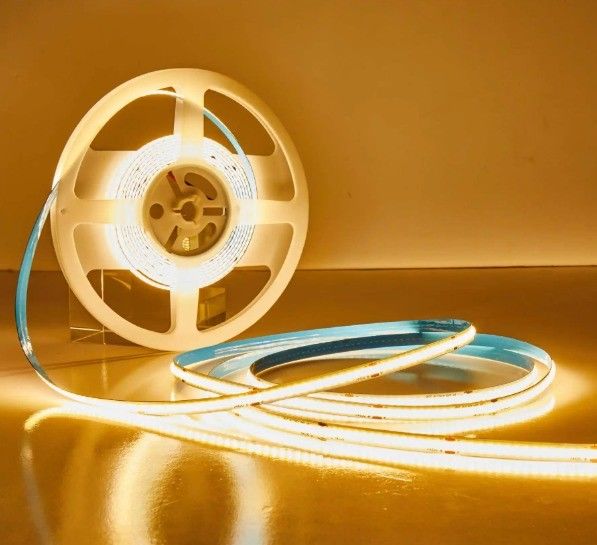 Economia de energia IP20 COB LED Strip Light 8mm PCB 300chips por metro com 800lm Fluxo luminoso