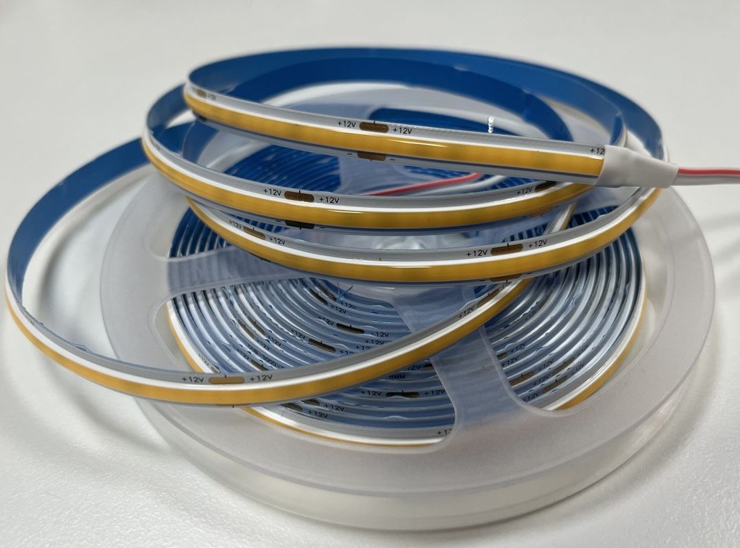 Economia de energia IP20 COB LED Strip Light 8mm PCB 300chips por metro com 800lm Fluxo luminoso